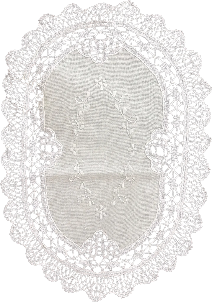 Napperon en dentelle fait main, boutique Angèle de Réa à Yvoire